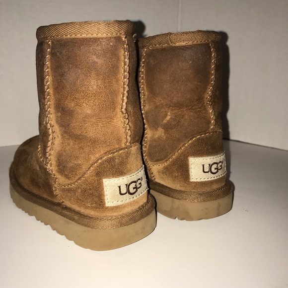 UGG Other - UGG Classic II Toddler Boots Girls Boys Brown Sz 7